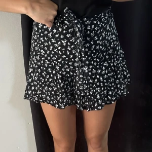 Kjol - Kjol med inbyggda shorts