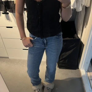 Jeans - Jeans från Pull and bear, storlek 34, för långa på mig som är 165cm, mid waist, köpta för 400