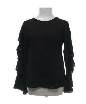 Svart blus  - Köpte den från sellpy men den var för liten. Den är i bra skick sen ut som ny💗