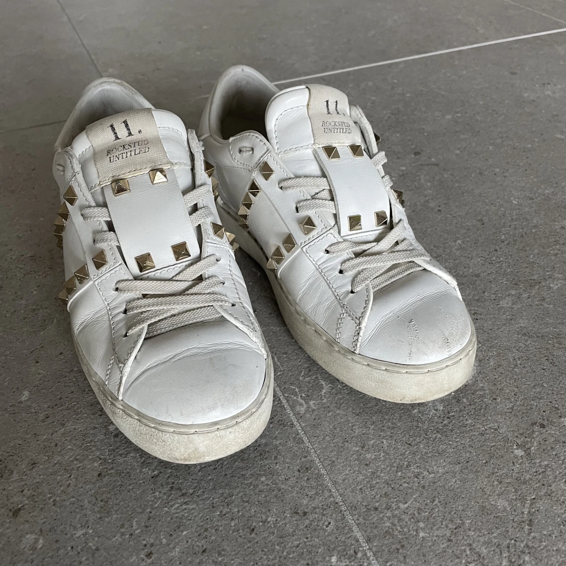 VALENTINO ROCKSTUD UNTITLED SNEAKER  - 90