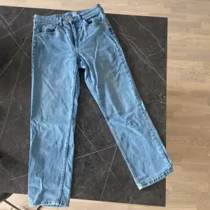 Jeans från H&M. Straight high ankle jeans. Gott skick!