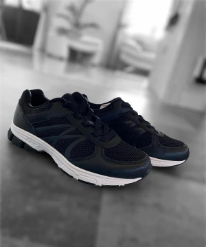 Idrotts skor Stadium  - Helt oanvända idrotts skor ifrån stadium, väldigt bekväma, har haft ett samma par innan så kan starkt rekommendera till ex: vandring/ vara utomhus  