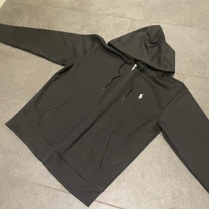Ralph lauren hoodie - Knappt änvänd priset kan diskuteras vid snabb snabbaffär 