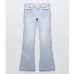 säljer dessa as snygga zara jeans då dom inte kommer till användning ❤️ någon slitning längst ner annars inga defekter