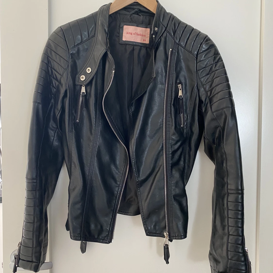 Svart skinnjacka  - 90
