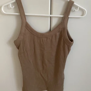 Linne - Basic linne ifrån gina som inte kommer till användning längre❣️ Använd köp nu!