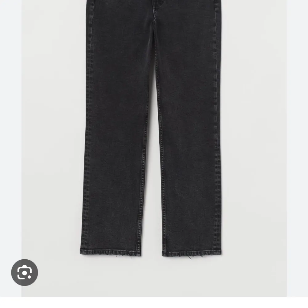 Ett par fina ankle jeans, lite uppklippta där nere därav billigt pris. Slutsålda. Skriv för fler bilder. Jeans & Byxor.