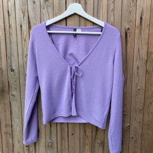 Knytblus - Knytblus i lila från H&M💜
