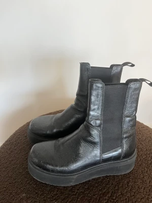 Vagabond Tara - Boots, lackat skinn 