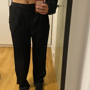 Kostymbyxor  - Svarta kostymbyxor som är sköna men använder inte. 