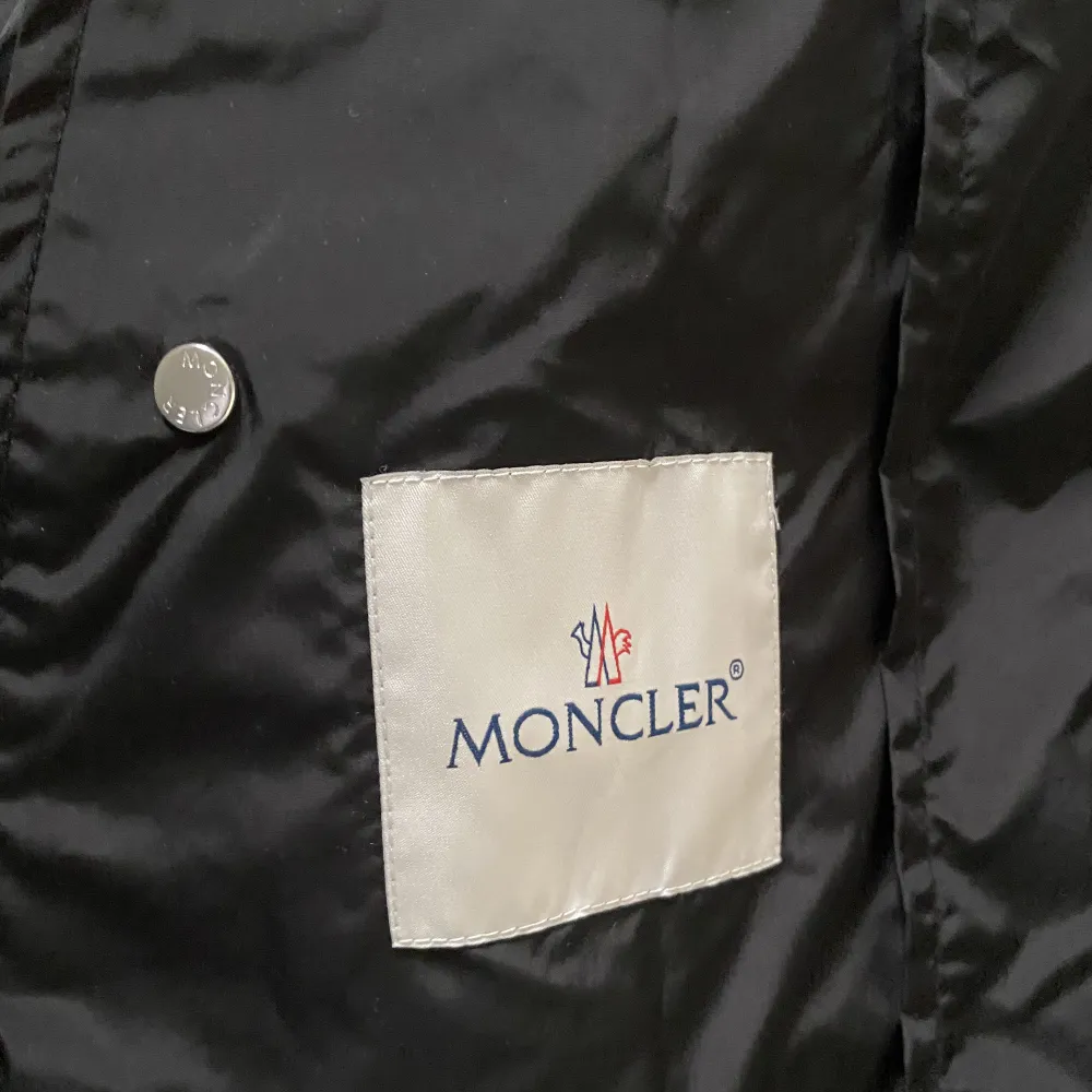 Helt ny moncler grimpeus jacket i svart 1:1 kopia helt ny Kommer med påse. Jackor.