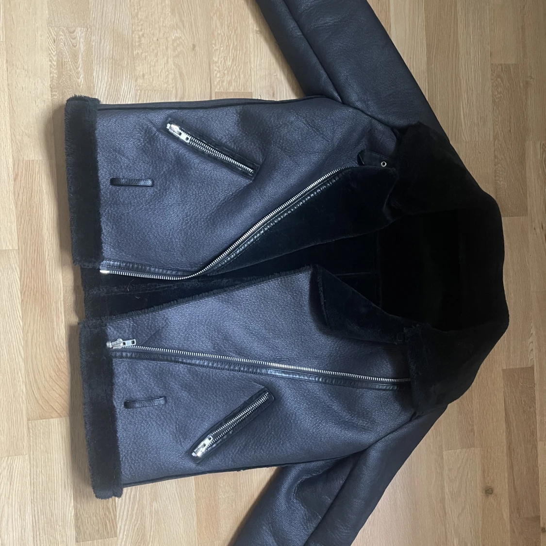 Skinnjacka med pälsfoder - 90