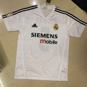 Zidane klassisk real tröja - Zidane retro tröja helt ny med lappar på, size M mycket bra retro tröja! Real Madrid hemma tröja 