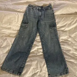 Ett par jeans från Cubus aldrig använda gratis frakt 
