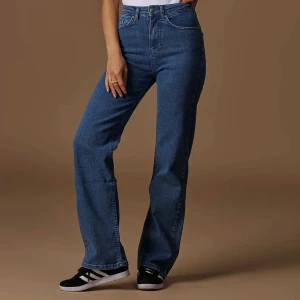 Världens skönaste jeans!  - Helt otroligt mjuka och sköna jeans från Sanne Alexandra. Endast använda 1 gång. Nypris 999kr.