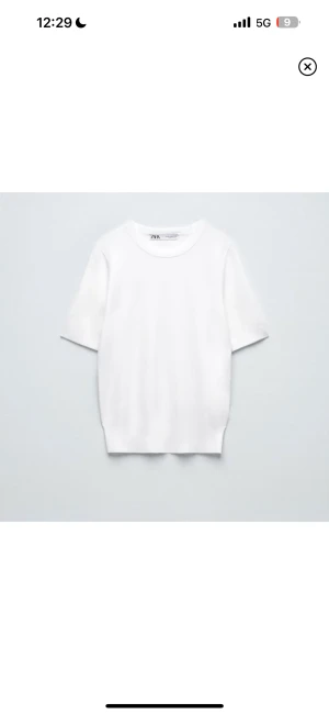 Stickad T-shirt zara - Stickad T-shirt från zara,  använd endast enstaka gånger❤️ Köp gärna via köp nu!