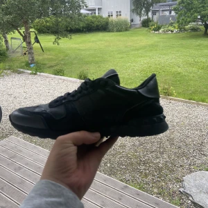Valentino skor - det är ett par valentino skor köpta på tise 2022. Lite använda