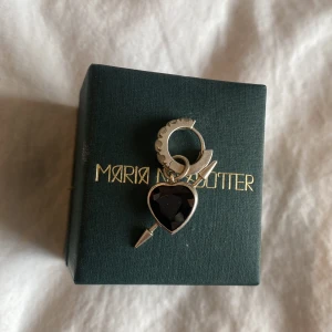 Maria Nilsdotter Örhänge - Säljer nu mitt fina örhänge pga lite användning ❤️