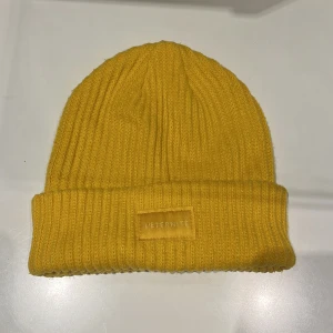 Mössa - Senapsgul mössa från H&M. Onesize.