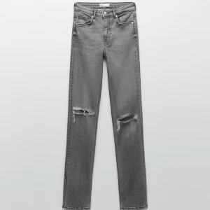 Zara jeans - Gråa jeans ifrån Zara i storlek 32!🤍 tryck ej på köp nu!