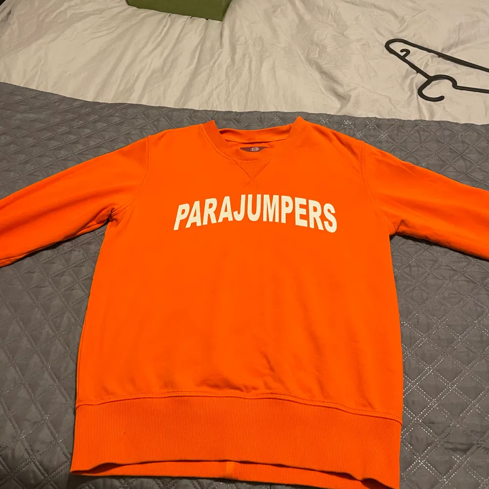 Parajumpers fleece orange Stl M sitter som S, liten i modellen Cond 8/10  . Hoodies.