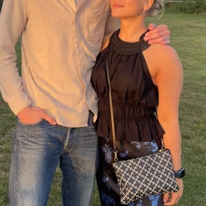 Topp - Söt topp från zara, använd 2 gånger. Bra kvalite