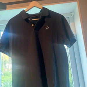 Morris polotröja - Oanvänd Morris polo, lite stor för M otroligt snygg färg.
