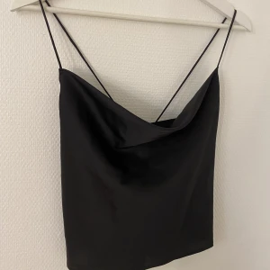 Siden topp - Siden topp med kors i ryggen, helt oanvänd!🌷