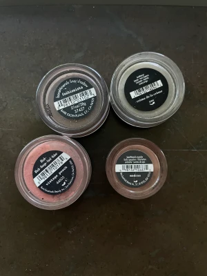 ID Bare Minerals ögonskuggor - Knappt använda fina mineral ögonskuggor från Bare Minerals! Köpt från Kicks från början. 