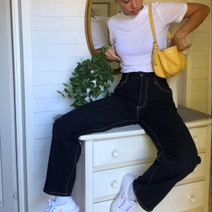 Eytys benz pinstripe  - Eytys benz pinstripe nypris 3000 Använda fåtal gånger