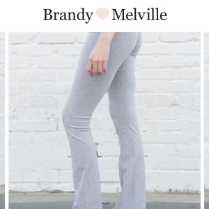 Brandy Melville yoga pants - Grå yoga pants från brandy som nästan alltid är slutsålda💗💗 hyfsat bra skick 