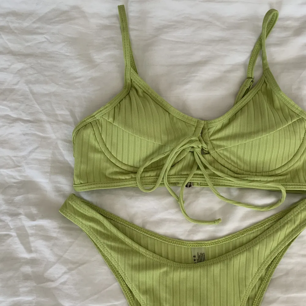 Grön bikini i fint skick, endast använd ett fåtal gånger. . Övrigt.
