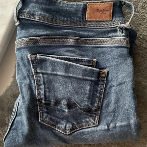 Vintage Pepe Jeans  - Vintage Pepe Jeans i storlek W30L34, kom privat vid funderingar💕Lågmidjade och raka i modellen.