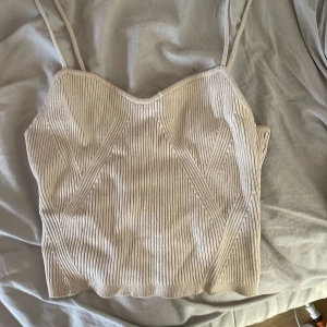 Linne - Superfint linne i jättebra skick. Kan gå ner i pris vid snabb affär