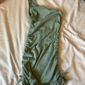 Grön klänning  - Det är en grön klänning från shein i storlek S