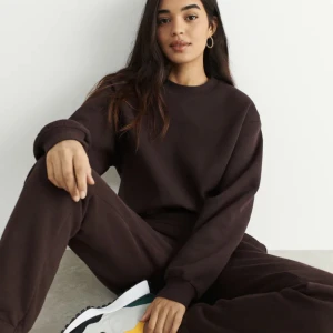 Brun Sweatshirt  - Supernajs och skön sweatshirt från Gina! Passar till allt. Storlek M💕💕