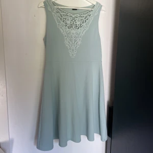 Blå finklänning - Fin klänning som passar till finare tillfällen men även till vardagen