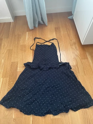 Mörk blå klänning  - Har använt den bara några gånger. 