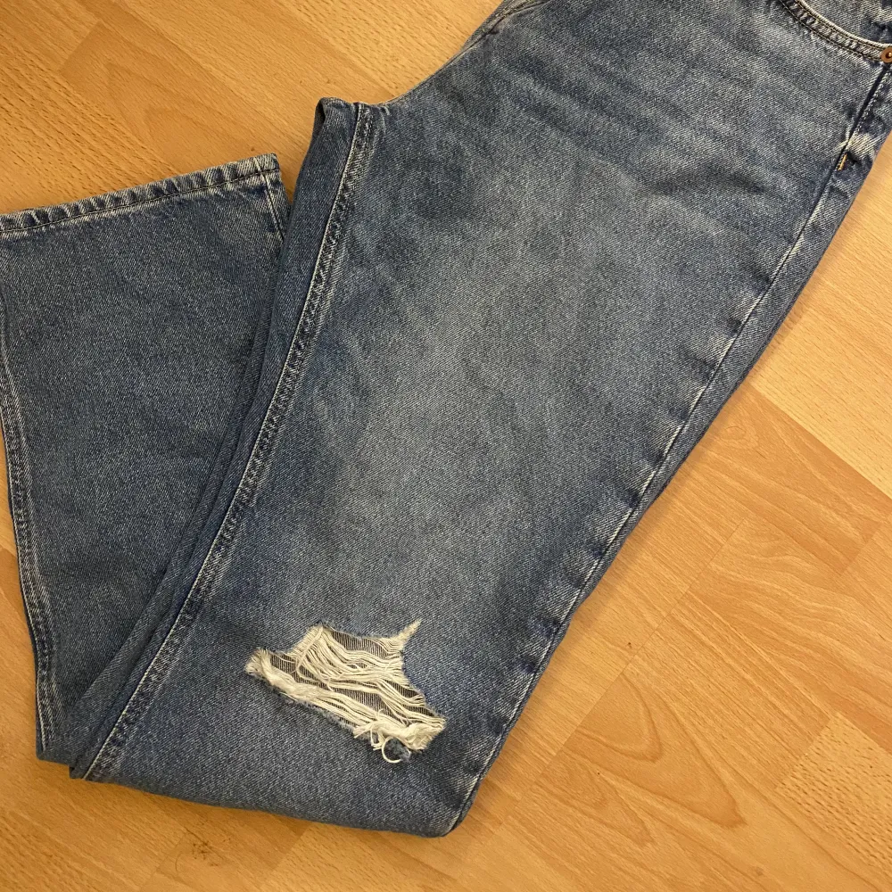 Helt nya boyfriend jeans från HM storlek 42 . Jeans & Byxor.