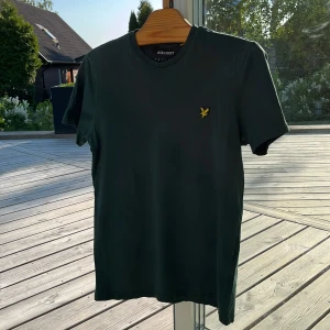Lyle&Scott tröja  - T-shirt från Lyle & Scott, storlek S, inga tecken på användning. Pris går att diskutera vid snabb affär, hör av dig vid frågor eller om du vill ha fler bilder. 