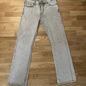 Säljer mina hope jeans i färg grå då jag knappt använder dom längre.