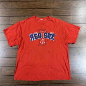 Red Sox T-shirt  - Snygg vintage T-shirt i storlek XL! Bara att skriva om du undrar över något🙏