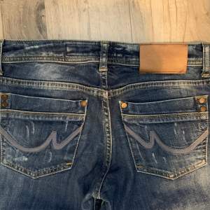 Säljer dessa jätte fina lågmidjde Ltb jeans. Väldigt säker på att det är ( Valerie ) modellen ❤️ inga defekter eller slitningar nyskick ! 