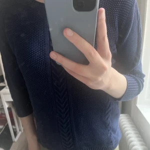 Trekvartsärm - Trekvartsärmad mörkblå stickad tröja💞💞storlek S💞