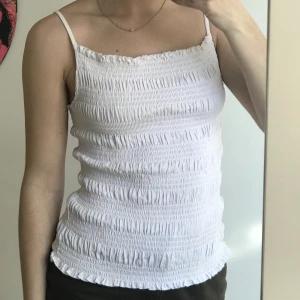 Vit topp gullig - Fint vitt linne