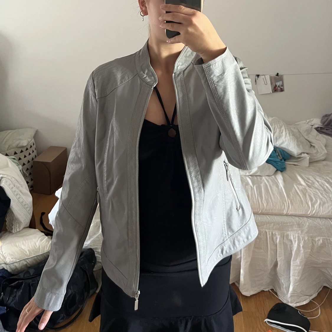 Grå skinnjacka 