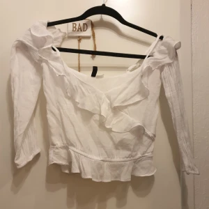 Jätte söt sommar topp från hm - Aldrig använd. Storlek 34. 🤍