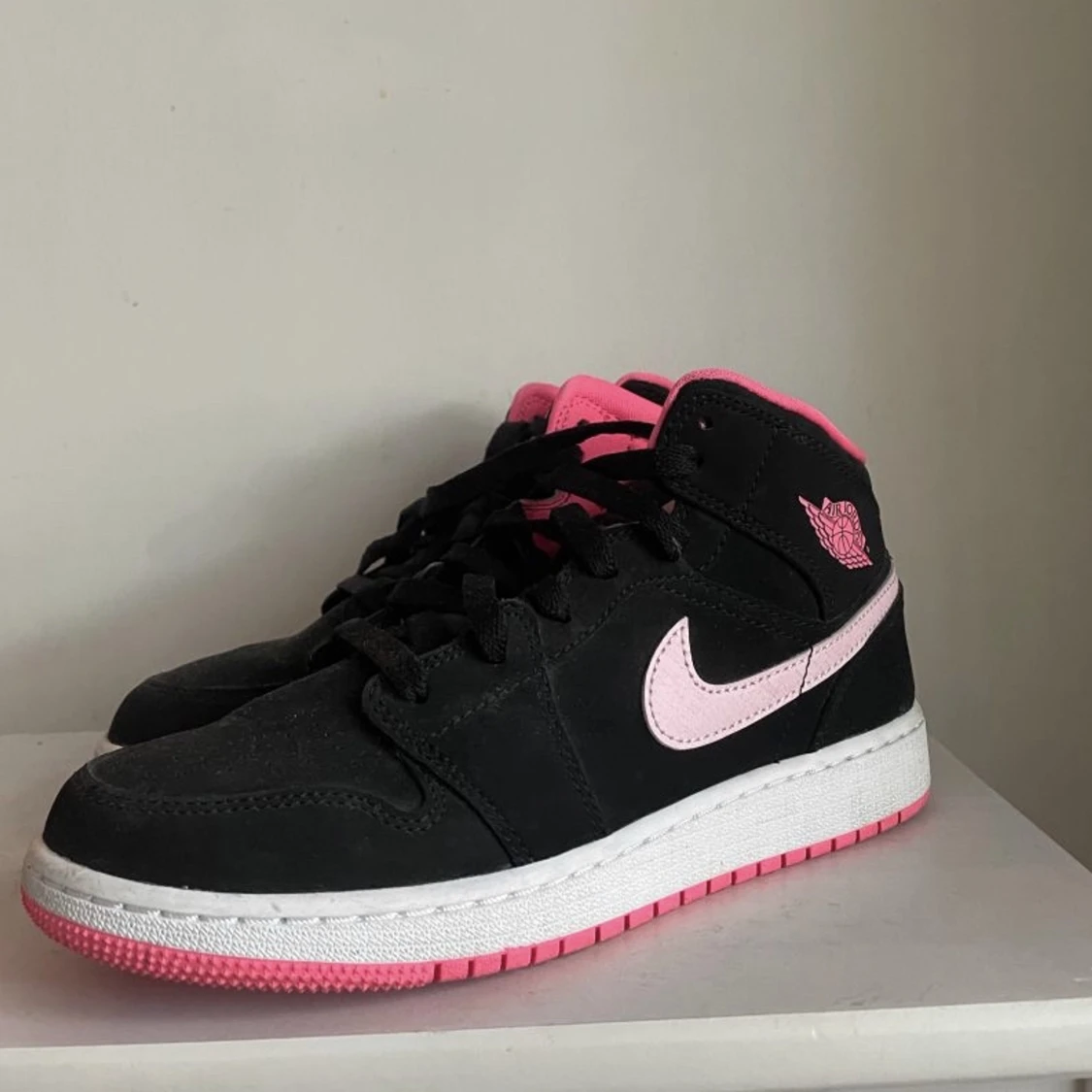 Jordan 1 mid Black Digital Pink  - 90