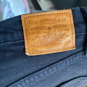 Levi’s jeans - Snygga Levi’S jeans i topp skick! Använda en gång och tvättade efter det. Modellen är ribcage straight. Ursprungligen köpta på carlings för 1300 men säljer för endast 249💕