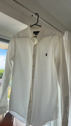 Ralph lauren skjorta, vit size s, slimfit - Ralph lauren skjorta nästan helt ny! Använd 1 gång  Herr strl s , slimfit , vit 